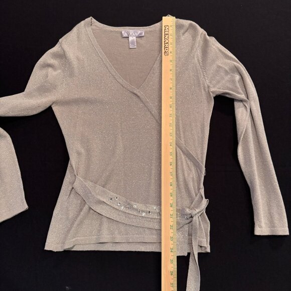 Nine & Co Silver Sparkle Long Sleeve Jeweled Belt V-Neck Sweater Womens Medium - Picture 4 of 5